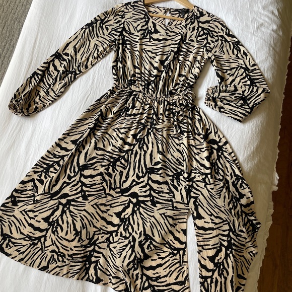 Miss Selfridge Midi Dress in Zebra print size 4 - Picture 4 of 7